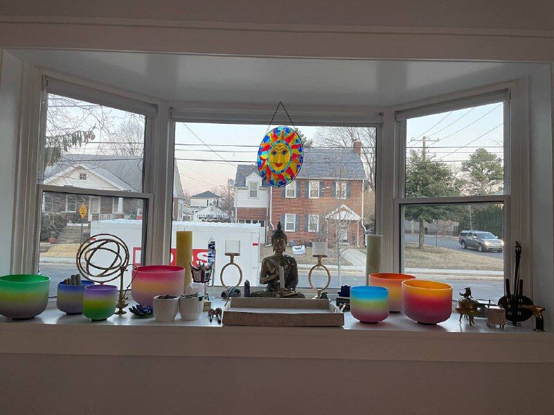Singing bowls in the bay window